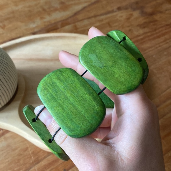 Green wood stretch bracelet - Picture 4 of 6